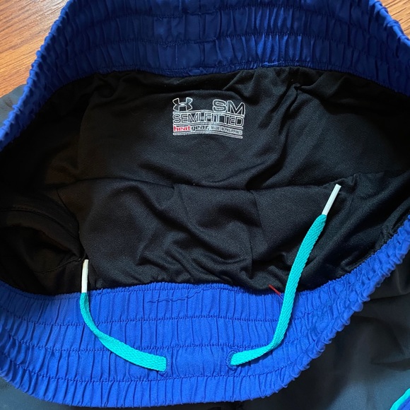 Under Armour Womens shorts - Picture 3 of 3